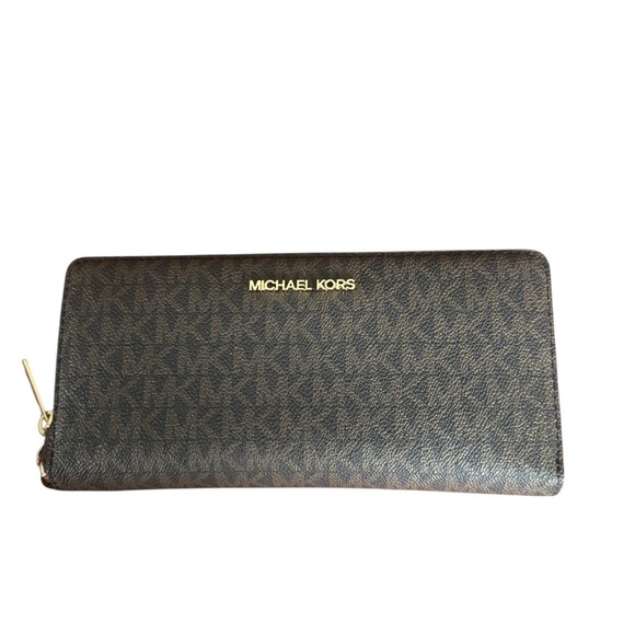 MICHAEL Michael Kors Handbags - Michael Kors Jet Set Travel Large Logo Quarter-Zip Wallet